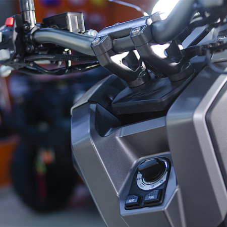 Скутер Regulmoto XDV ADVENTURE 300CC 4T в комплекте с кофрами (LJ300T-18) EFI (Серый)